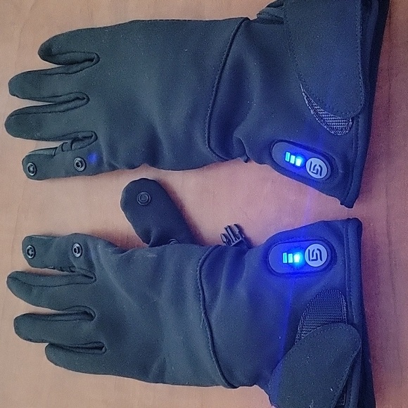 Heated Glove With Touchscreen Capable New - Picture 14 of 16